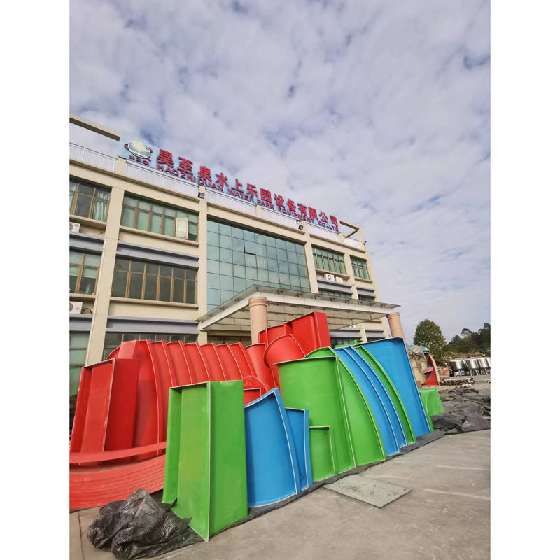 Çocuklar İçin Ekolojik Dostluklı Renkli Tepe Su Kaydırması Aile Havuzu Splash Fun